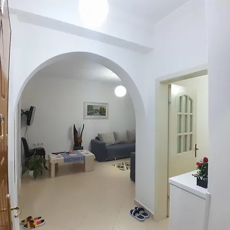 Taverna Laberia 3 Apartment Gjirokastër
